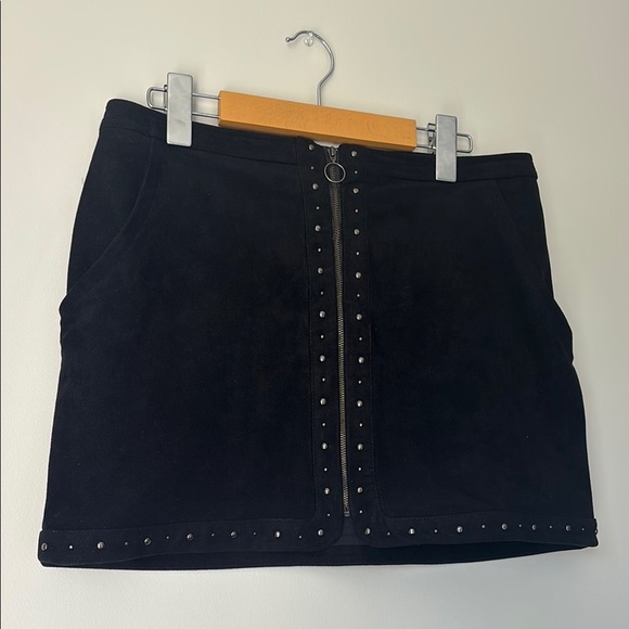 American Eagle 🦅 Black Suede “feels” High waist Studded Women's Skirt size 10 - Picture 5 of 8